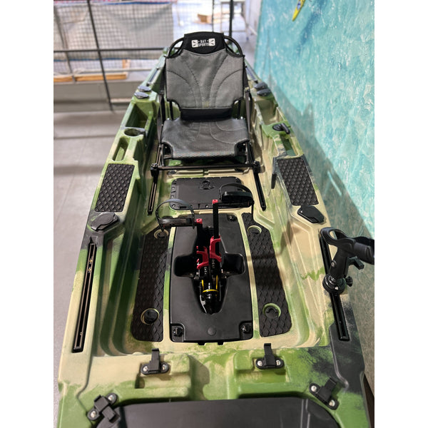 Bay Sports Pedal Pro Fish 3.9m - Cockpit area 